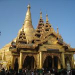 ヤンゴンのＢ級スポット　お寺や遊園地も融合が主流